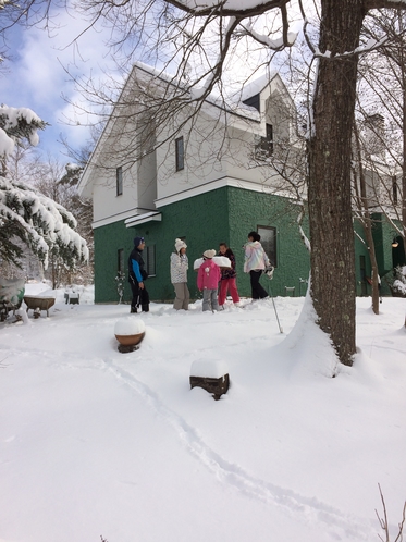 外こどが雪遊び