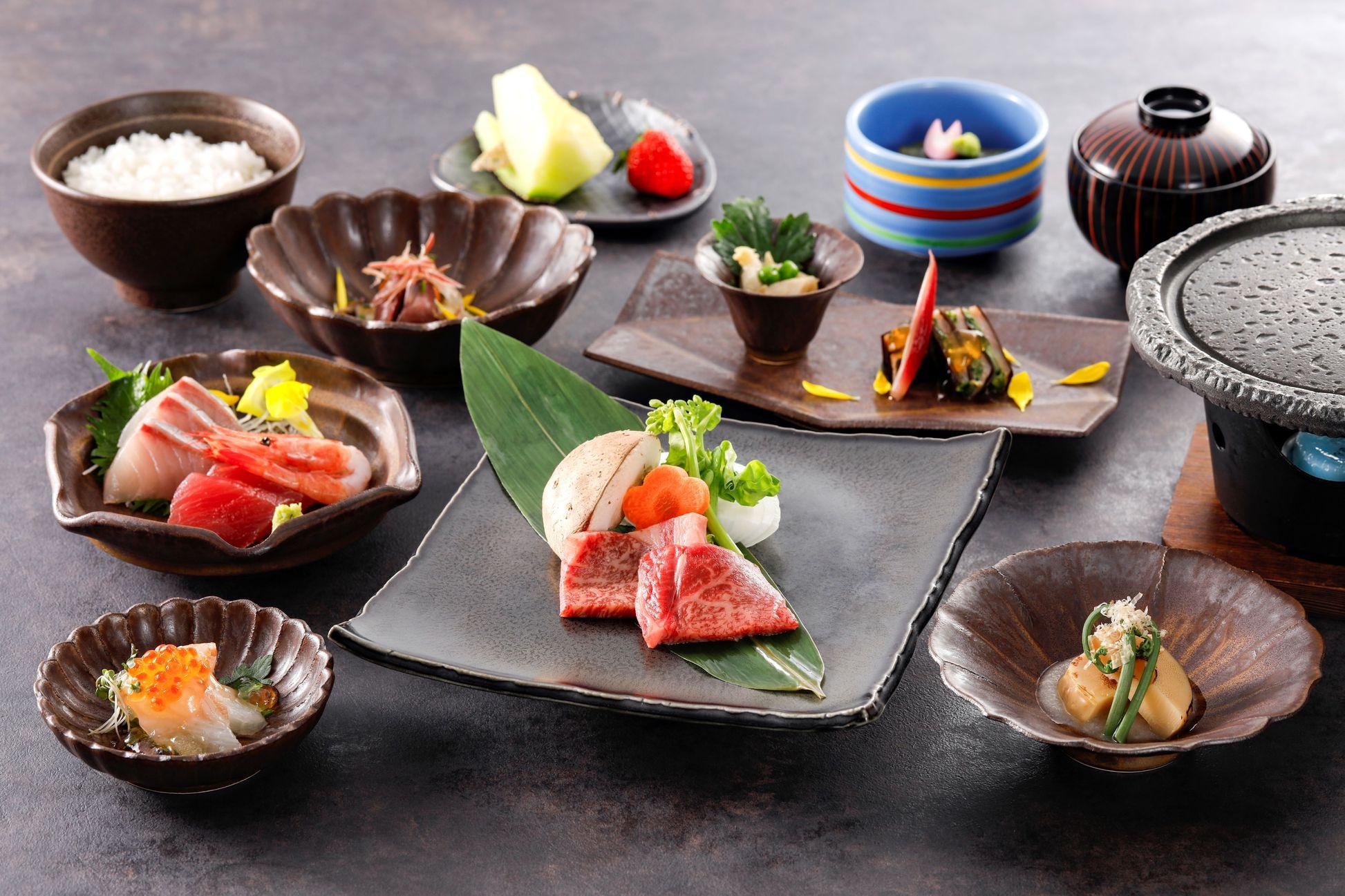 ＜美味少量会席＞量より質、少なめのお食事が選べる！お腹に無理なく、美味しいお食事を♪無料外湯券付き