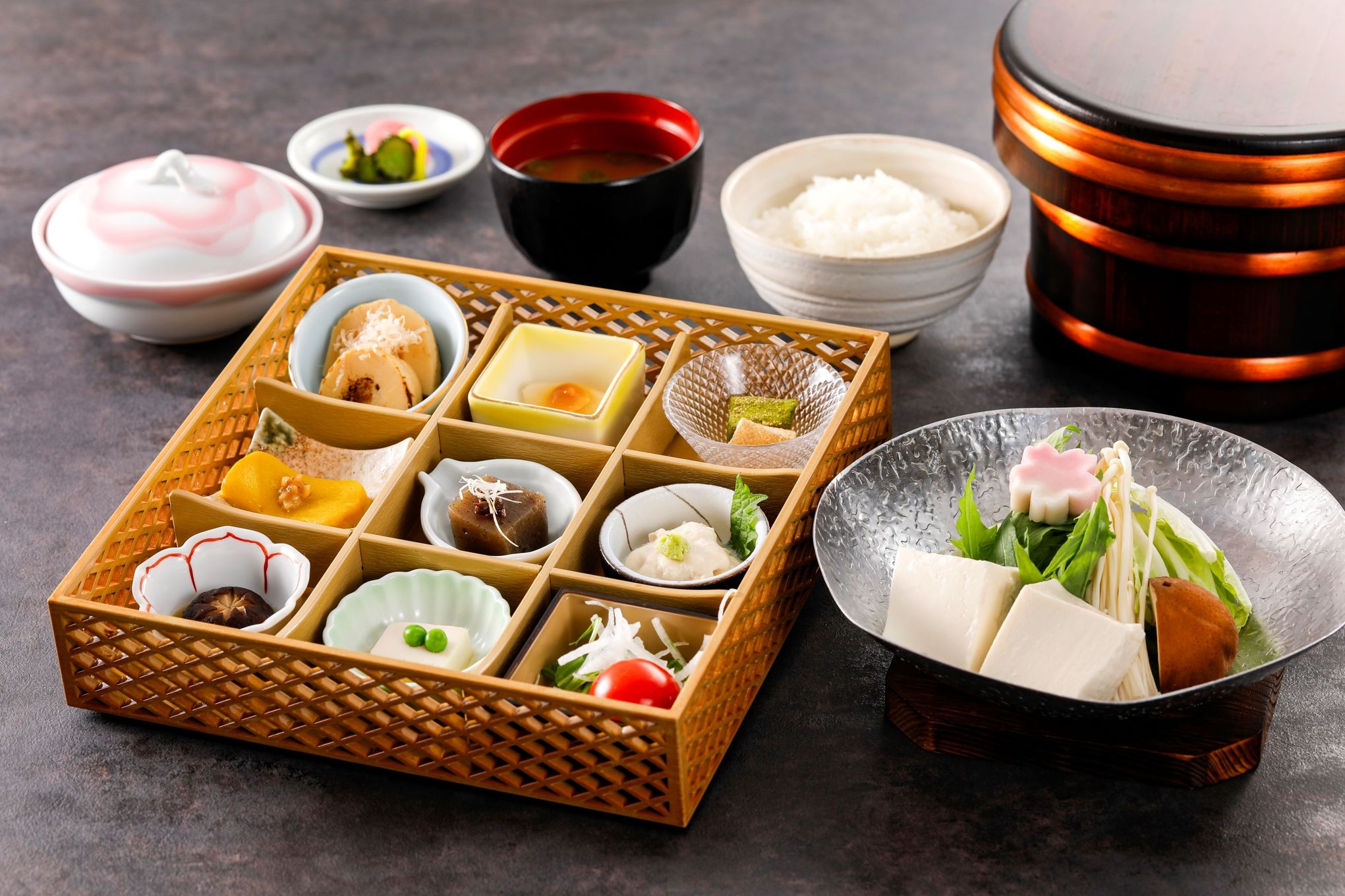 旬野菜を使用したベジタリアン向け＜ヘルシー野菜会席＞体が喜ぶ料理で、美味しくキレイに♪無料外湯券付