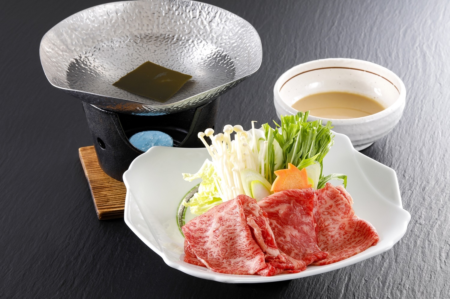 ＜美味少量会席＞量より質、少なめのお食事が選べる！お腹に無理なく、美味しいお食事を♪無料外湯券付