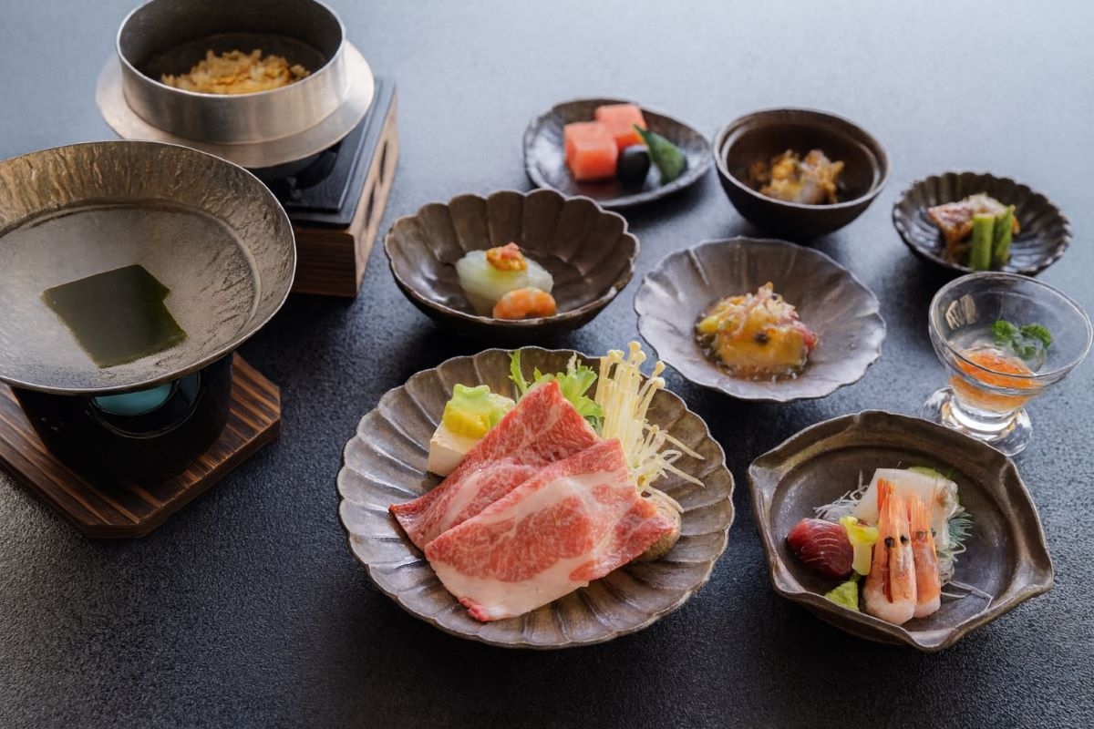 ＜美味少量会席＞量より質、少なめのお食事が選べる！お腹に無理なく、美味しいお食事を♪無料外湯券付