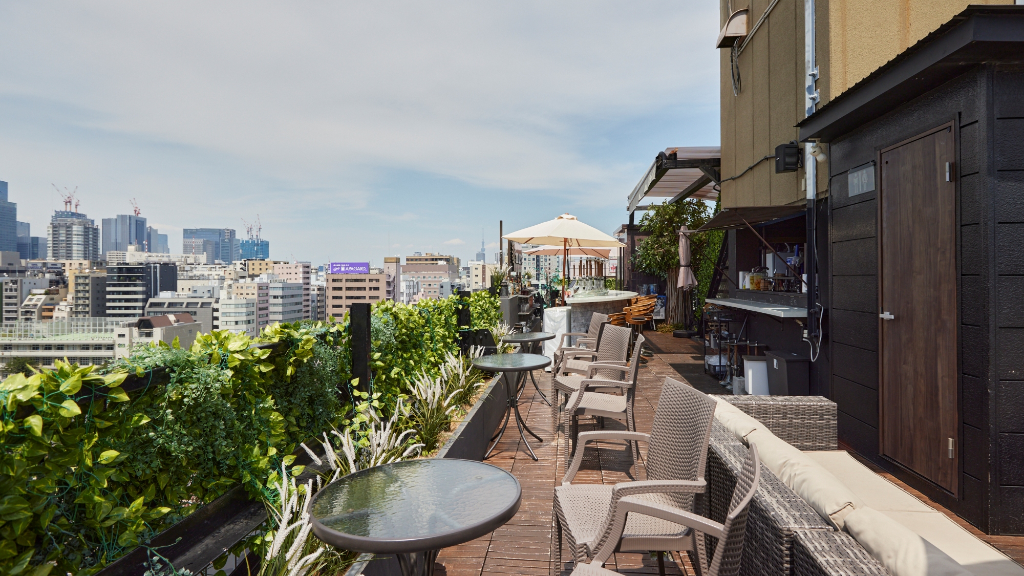 【Cafe&BAR】銀座の空に浮かぶ、至福の一杯を楽しむオアシス