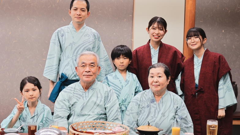 【敬老の日×早割】7月末までの予約で特典付｜サプライズケーキ＆個室宴会｜三世代で祝うご長寿のひととき