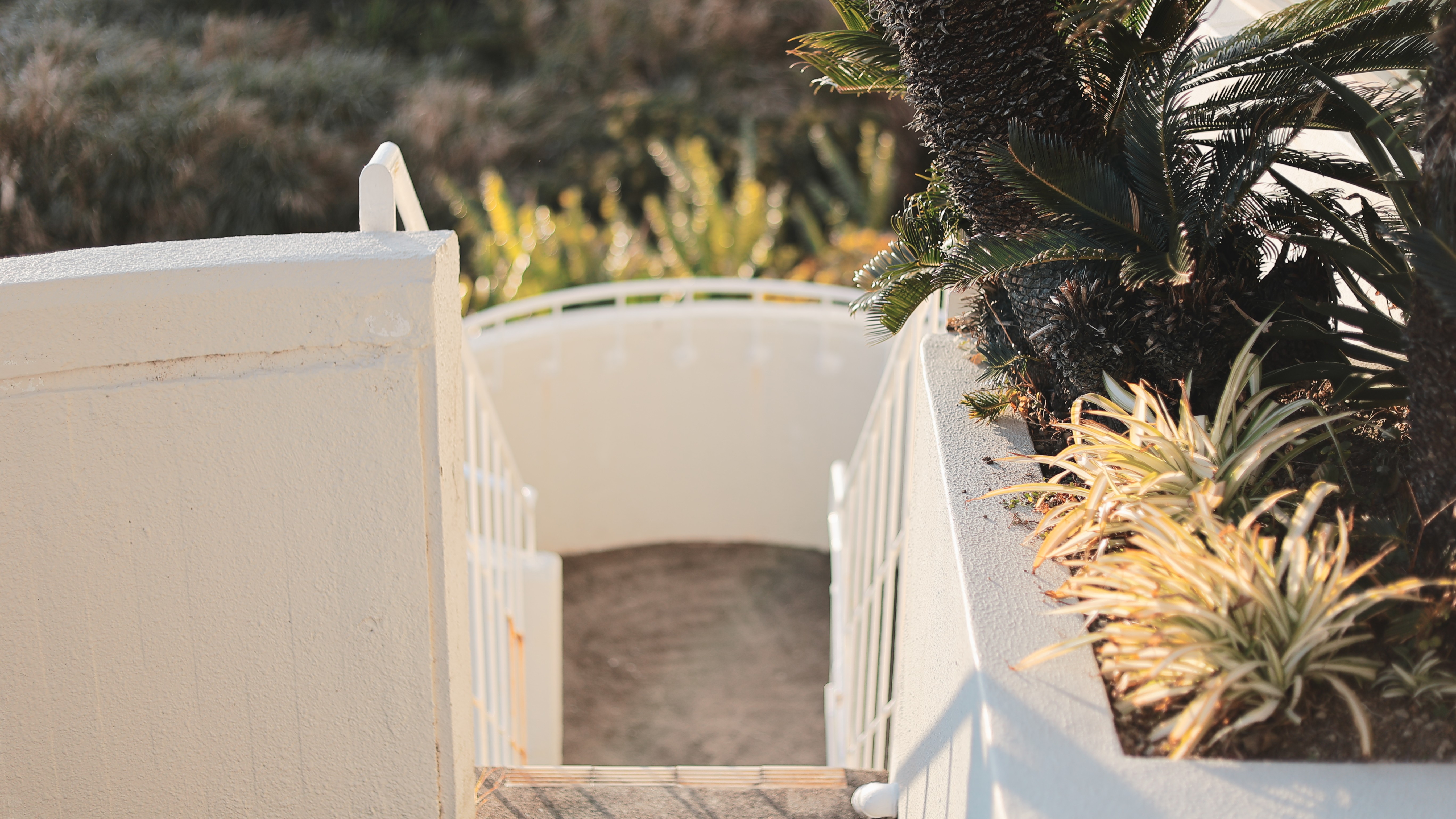 【2階バルコニー階段】