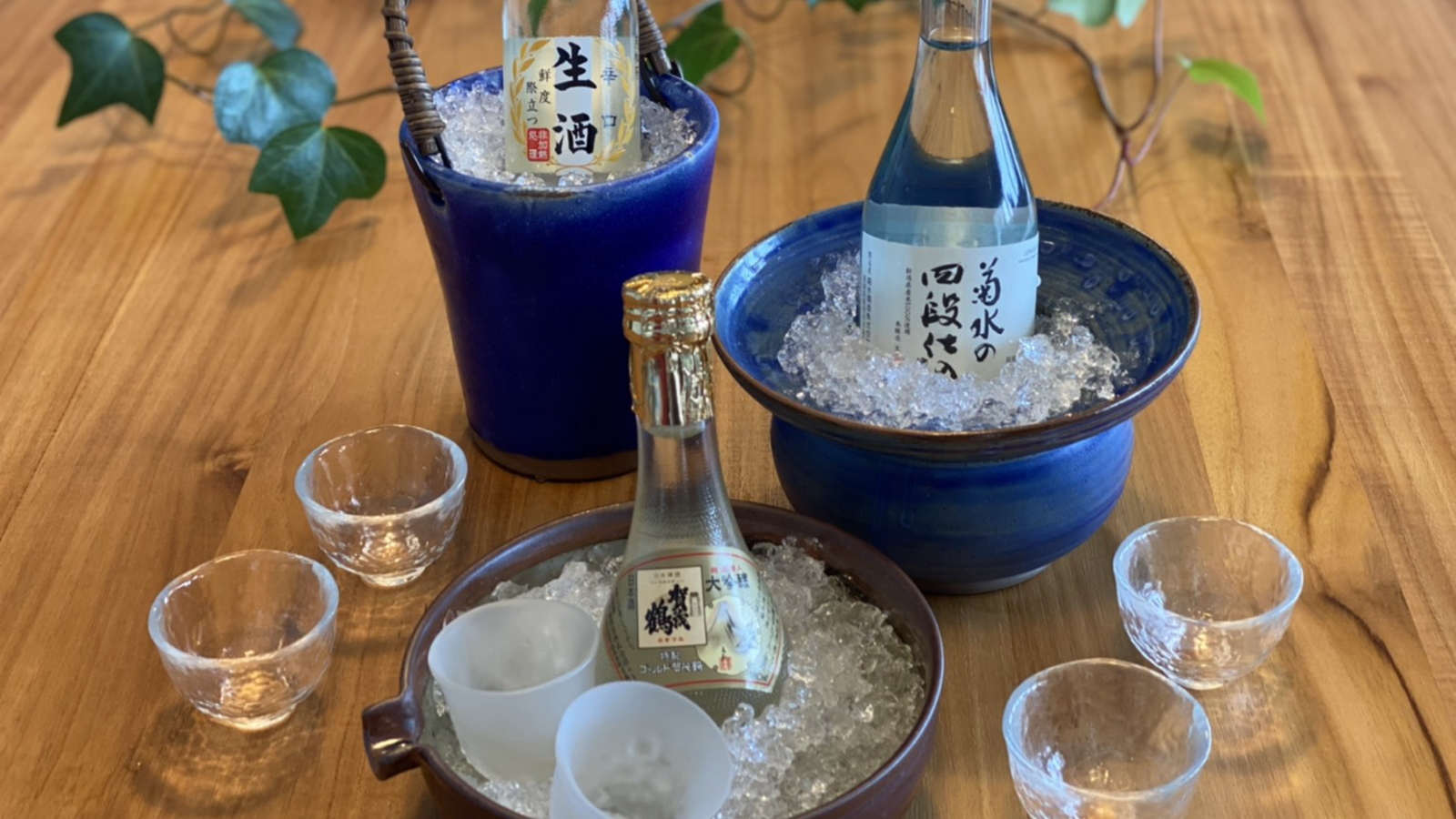 【夕食時お飲み物一例】日本酒　冷酒の甘口と辛口、熱燗もご用意しております。