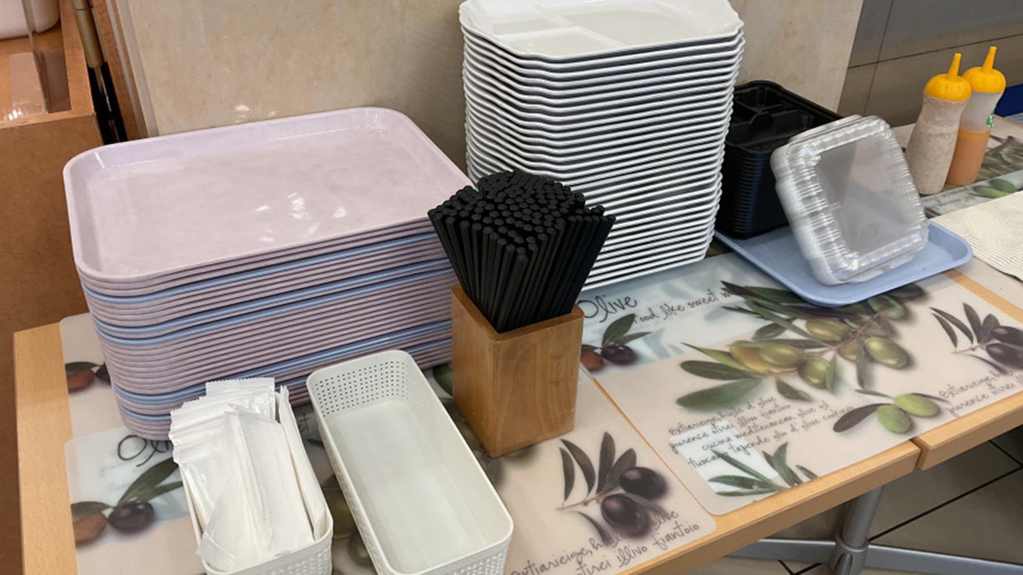 ロビーとお部屋で召し上がれます