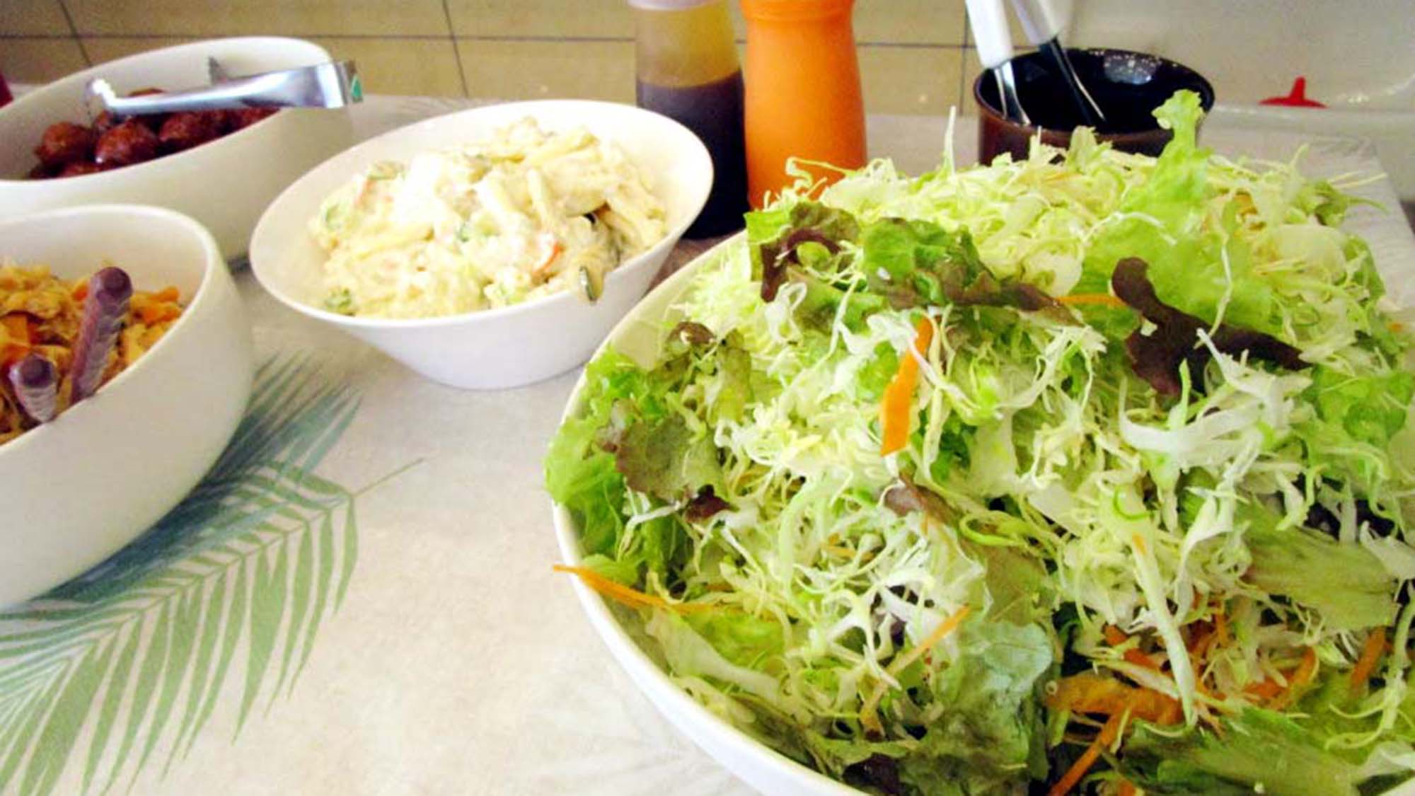 サラダもあります