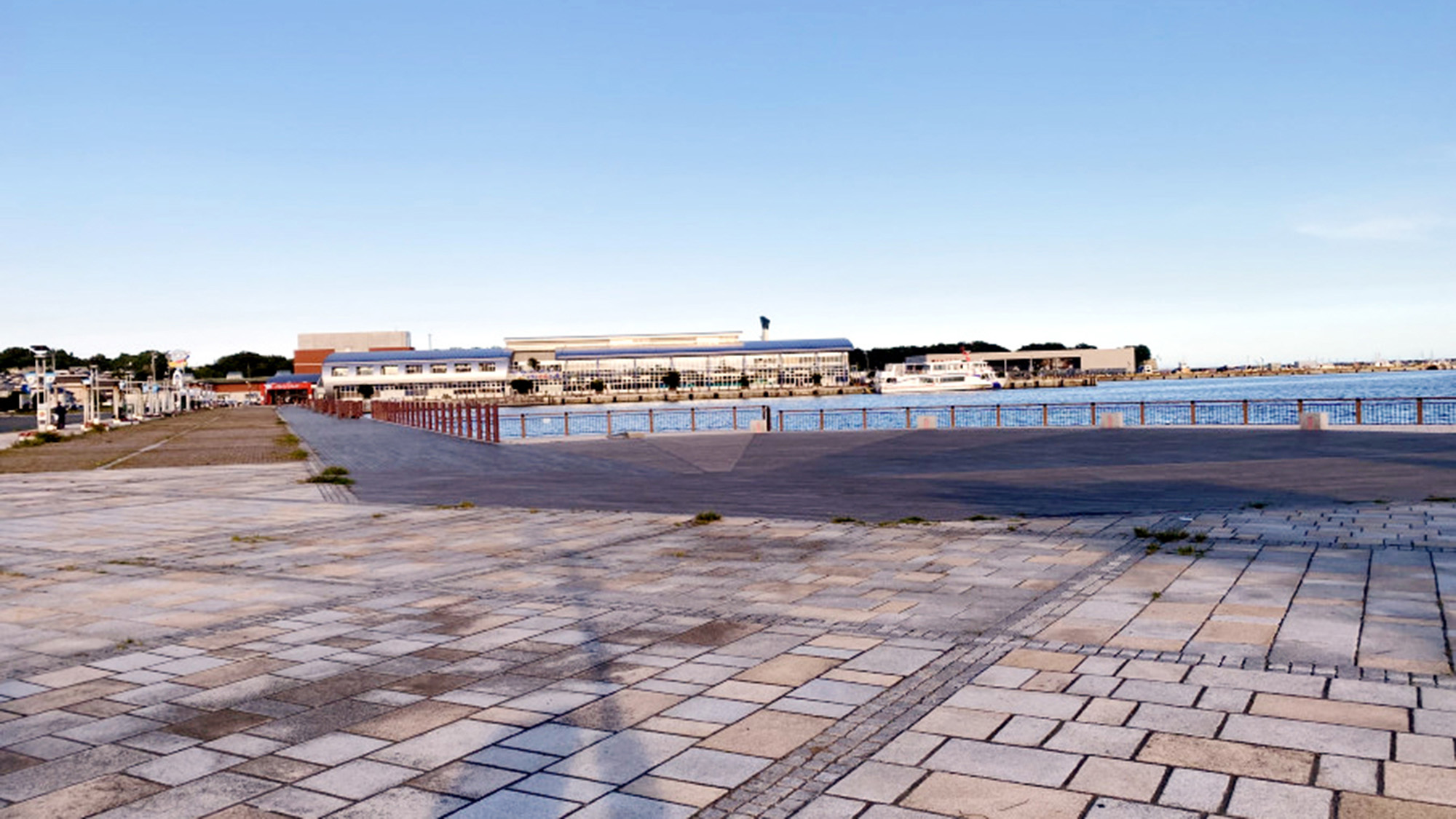 アクアマリンふくしまの隣には新鮮な魚市場や遊覧船も！