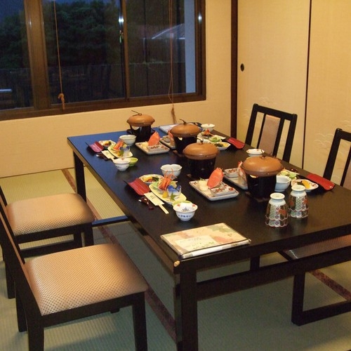 【四万十川バスを特別割引価格で！】皿鉢や和牛Pより抑えめ〜四万十ポーク陶板焼き＆厳選旬食材会席プラン