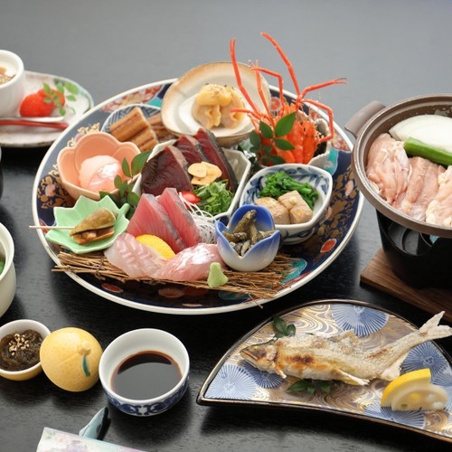 【四万十川バスを特別割引価格で！】四万十のうまいもんを少しずつ★小食の奥様も大満足★皿鉢料理プラン