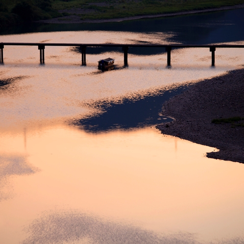 遊覧船　沈下橋