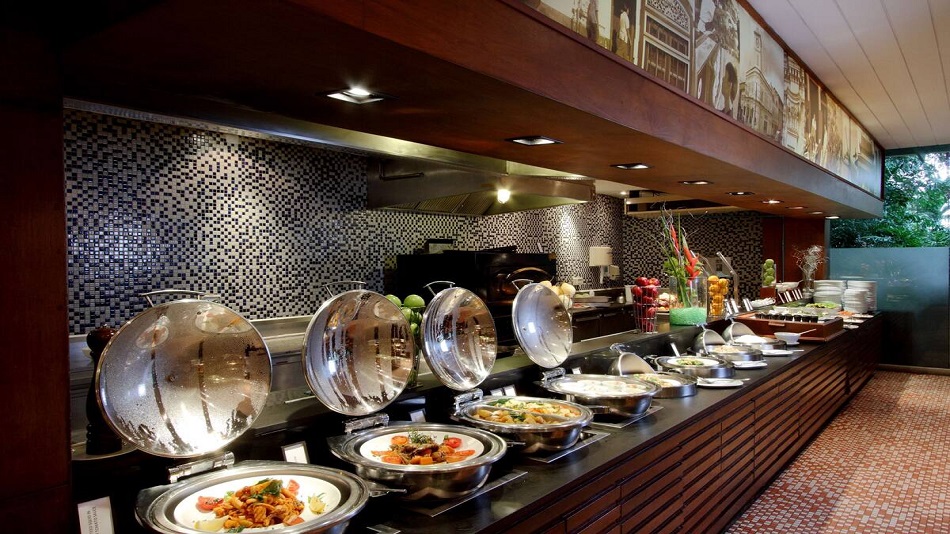 Sails レストラン