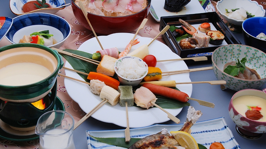 【古湯フォンデュ/一例】地元富士町産の新鮮野菜やお肉をくぐらせてお召し上がり頂きます