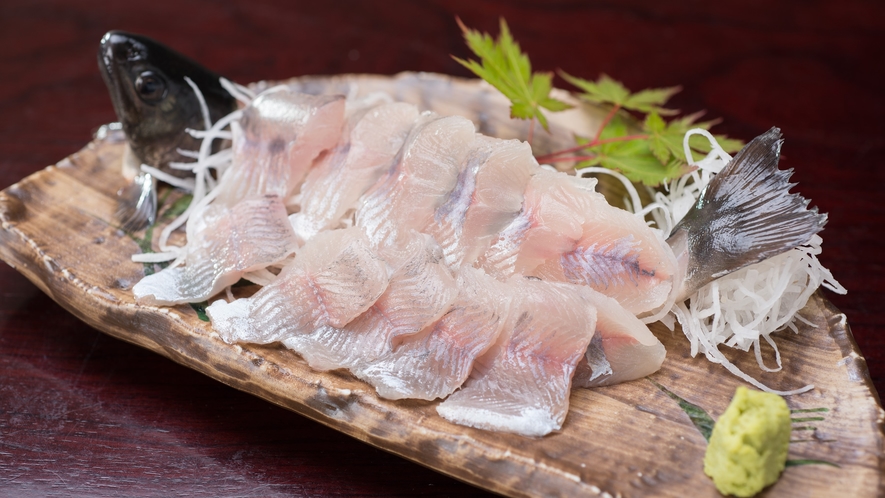 *【夕食】「お料理グレードアップ」プランでは、なかなか珍しい岩魚の刺身をご提供！