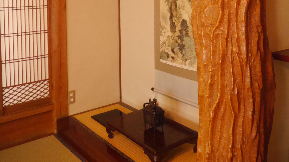 【本館和室】広いお部屋　１５番　床柱