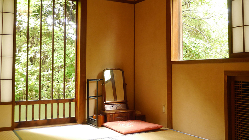 天然温泉源泉かけ流し　広い湯舟の内風呂付き和室　離れ８３番