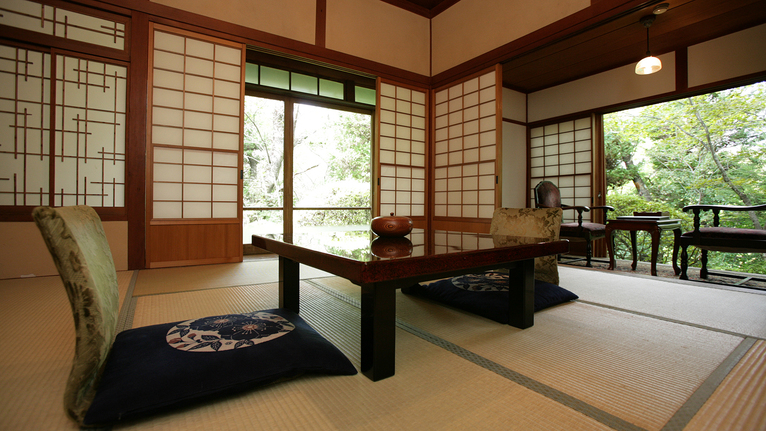 花屋の一人旅　〜大正ロマン漂う非日常の世界で、五感をうるおす〜　極上の会席料理と良質の天然温泉で。