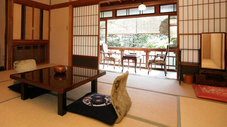 【本館】8畳　登録有形文化財のお部屋（一例）