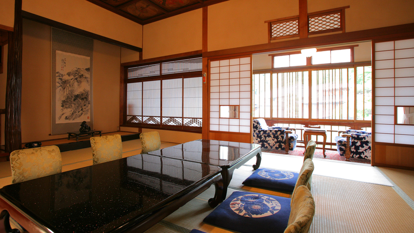 天井の花鳥風月画が美しい　広い和室　本館２１番