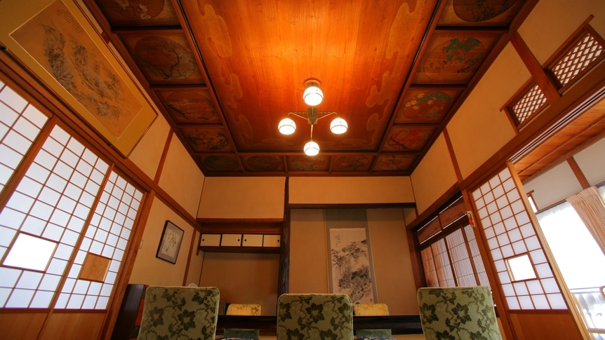 【本館　２１番】花鳥風月の天井画が美しい◆８０平米の広い和室