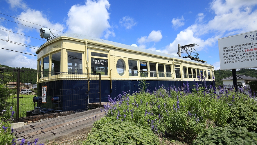 別所線のシンボル 丸窓電車　（別所温泉駅は、当館より徒歩約5分。別所温泉で駅に最も近い宿）