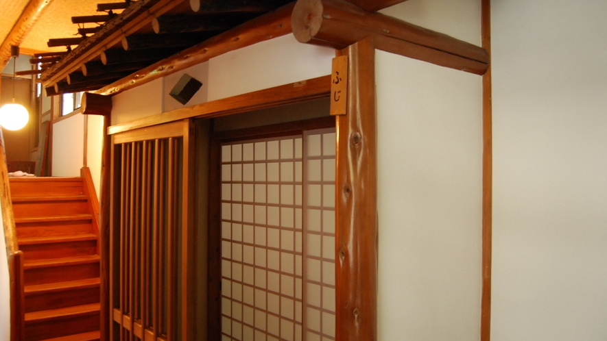 *【館内】昭和のレトロな雰囲気が漂う館内。日々清潔であるよう心がけております。