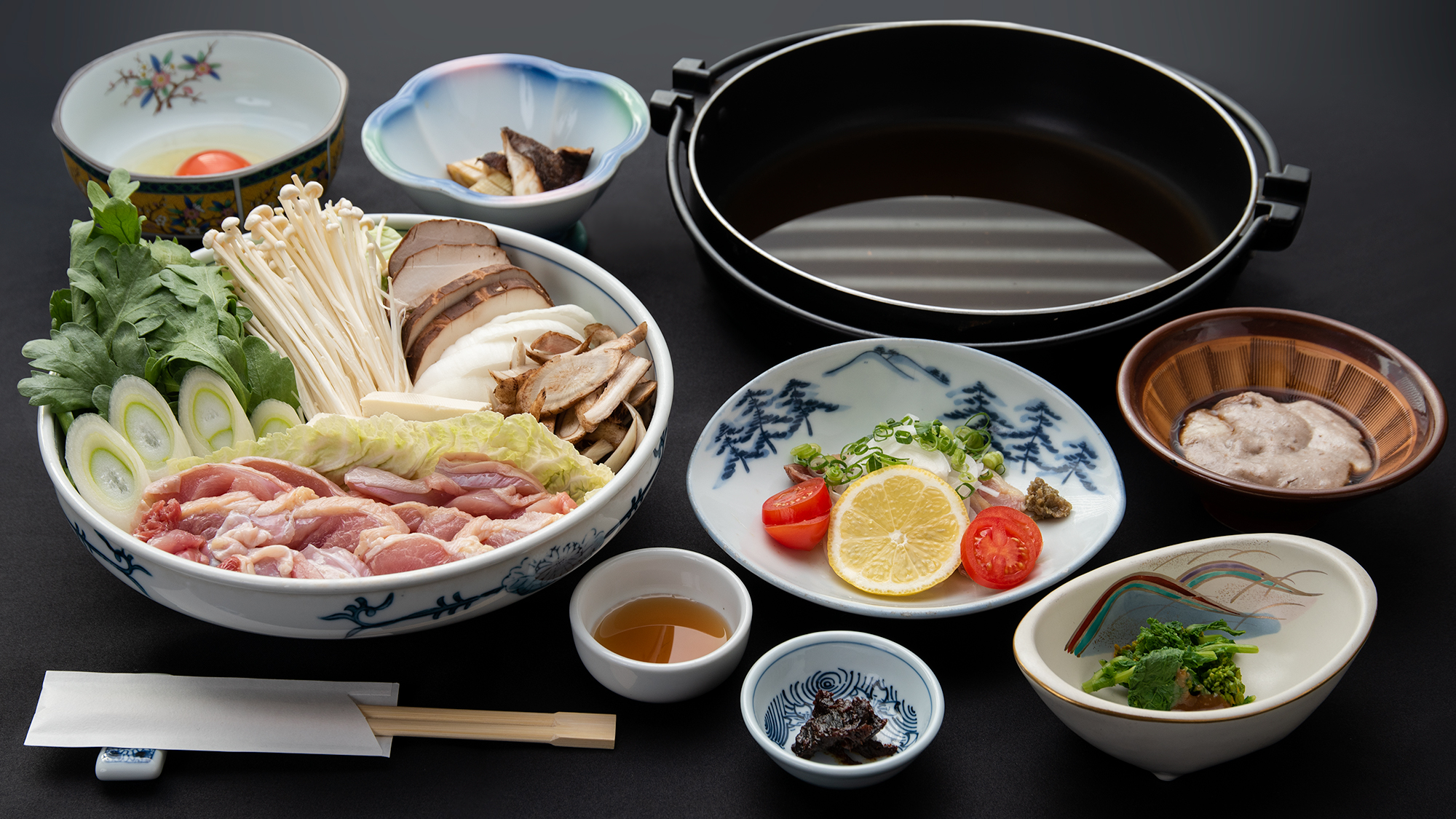 【ブランド地鶏】当館の人気料理をグレードアップ！「冠地鶏のすき焼き」登場♪