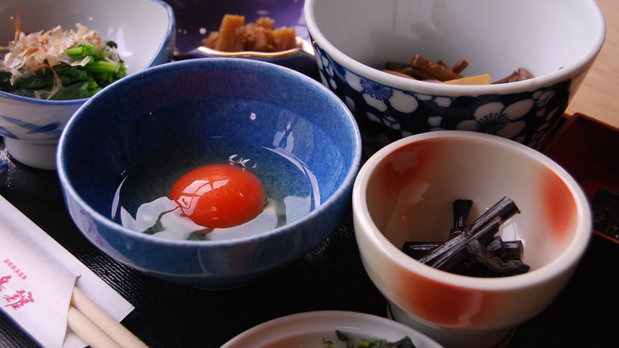 *【朝食一例】田舎の素朴な和定食♪卵もこだわりのものを取り寄せてます！