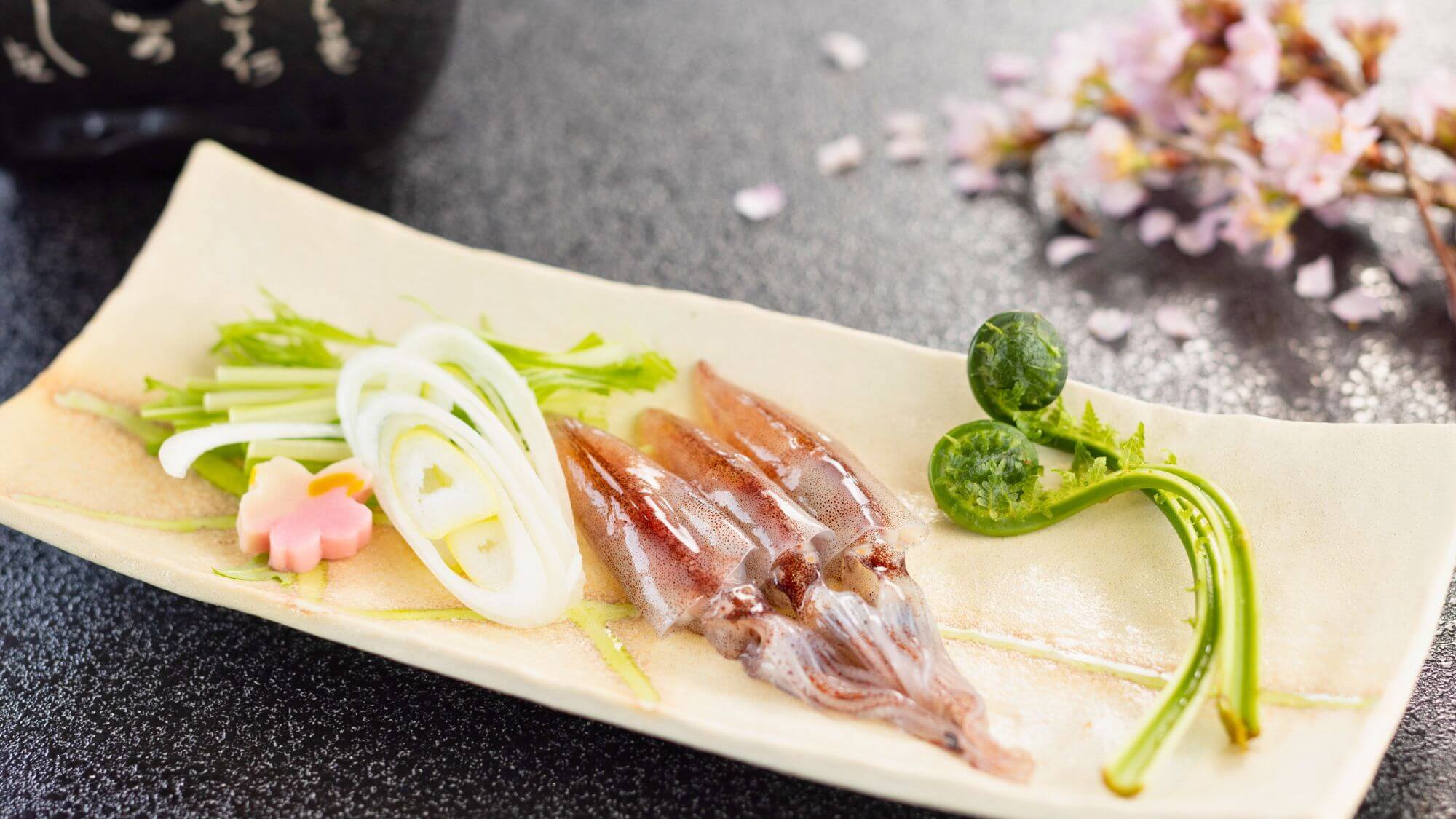 【ホタルイカ】氷見の春の風物詩。頬張れば旨味が口いっぱいに広がり、日本酒が進みます