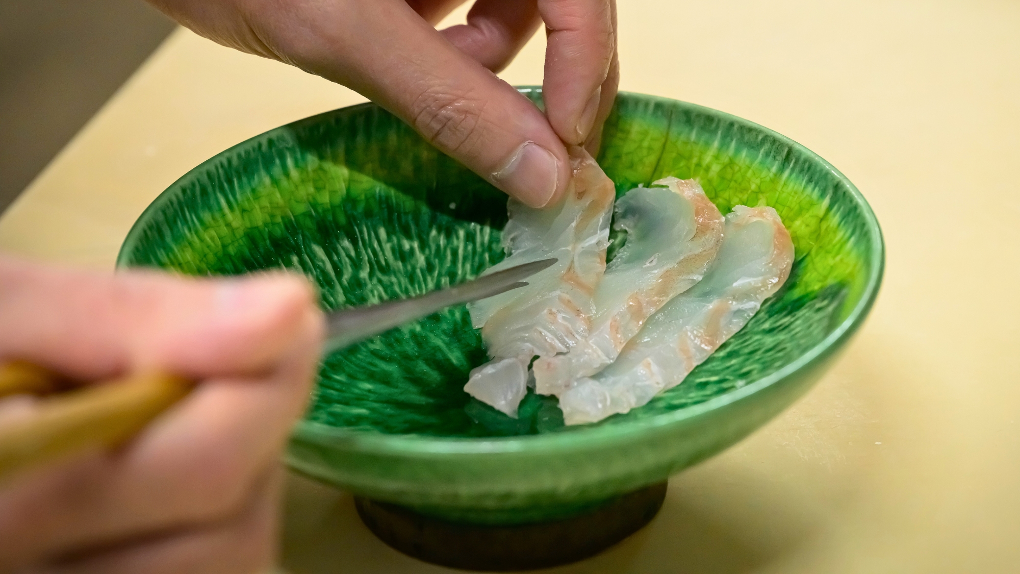 【お料理】割烹料理店で修業を重ねた料理人が、氷見の旬魚を一皿に丁寧に仕立てております。