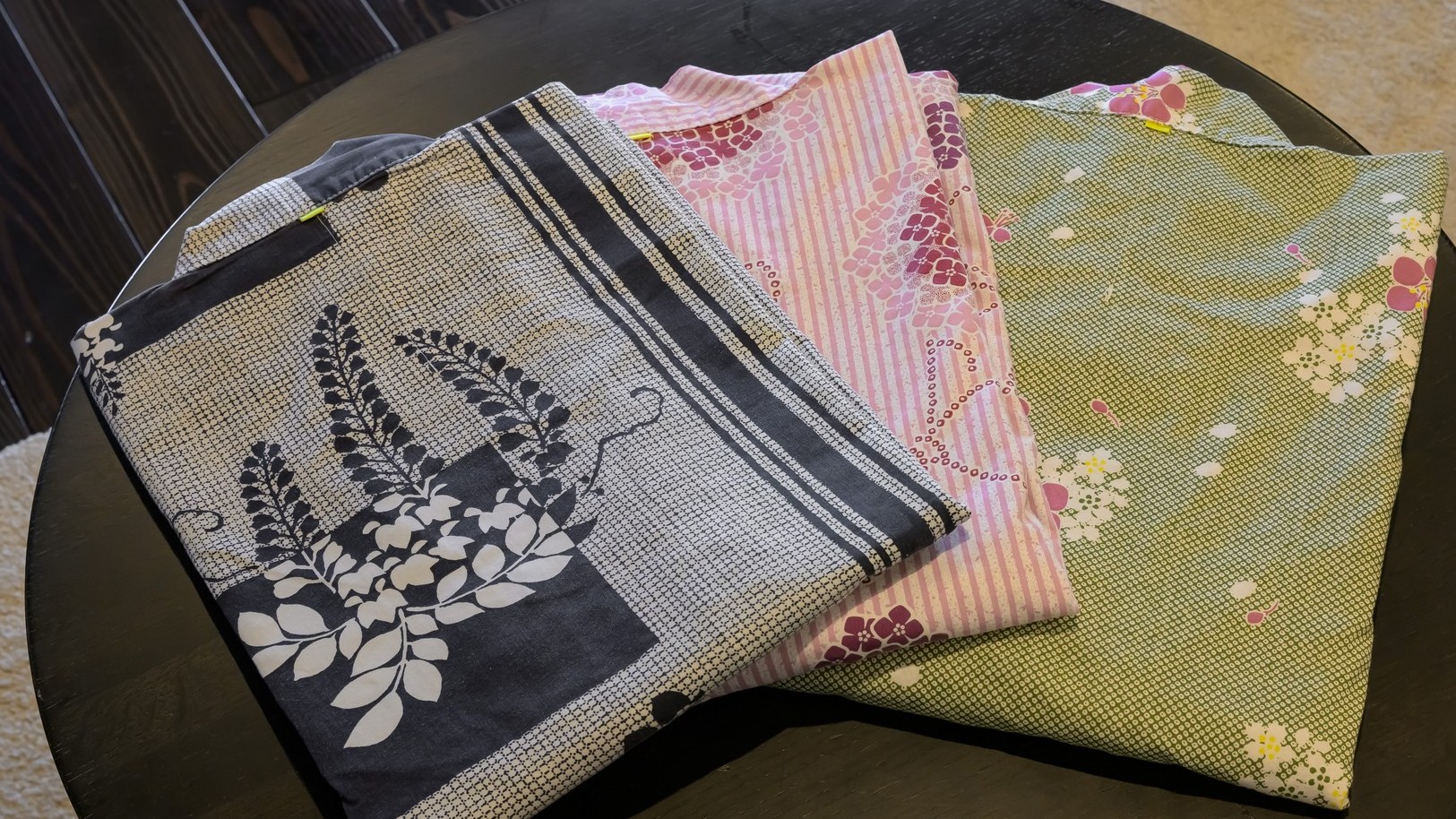 【色浴衣】お好みの一着で、旅のひとときをお楽しみください。