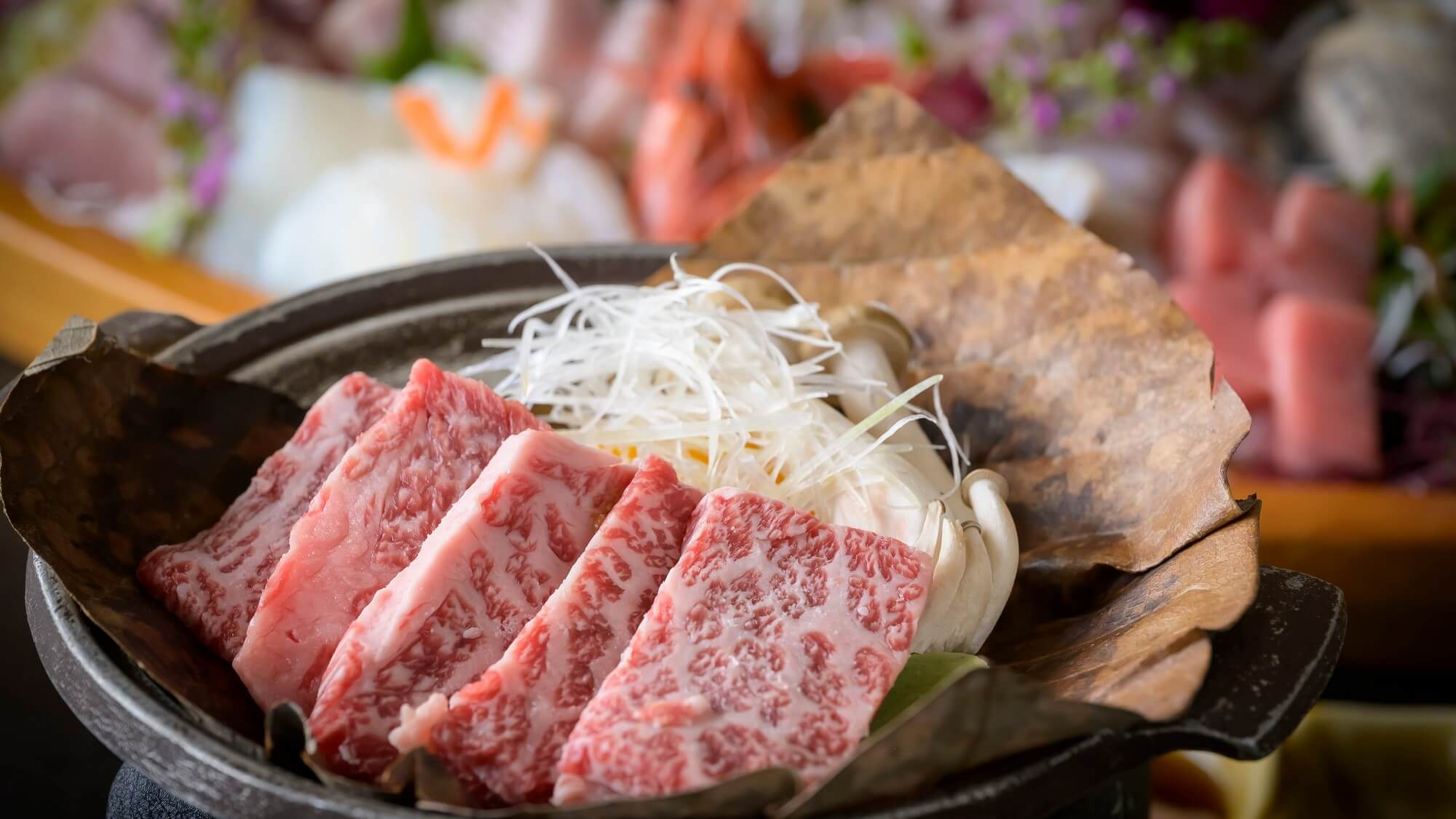 【氷見牛陶板焼き】緑豊かな中山間地域で育ったブランド和牛「氷見牛」を、陶板焼きで。