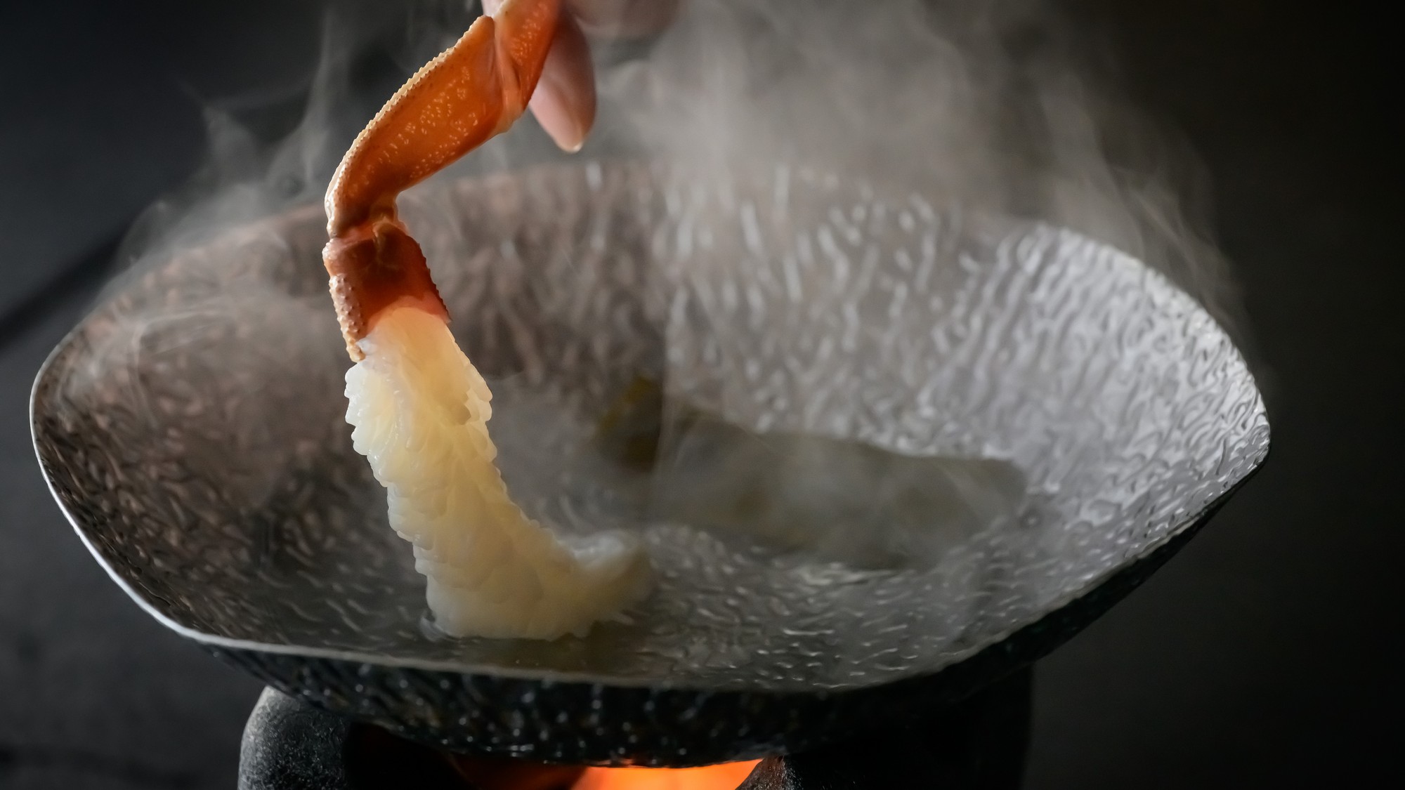 【蟹しゃぶ】氷見の冬の味覚をやさしく味わう、上品な蟹しゃぶをお楽しみください。