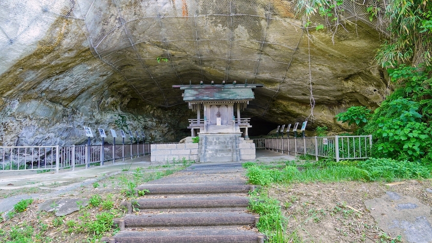 大境洞窟住居跡は日本で初めて調査された洞窟遺跡で、国指定史跡となっています。