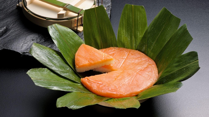【富山名物・ます寿司】シンプルで奥深い、色鮮やかな鱒の押し寿司です。旅のお土産にいかがですか？