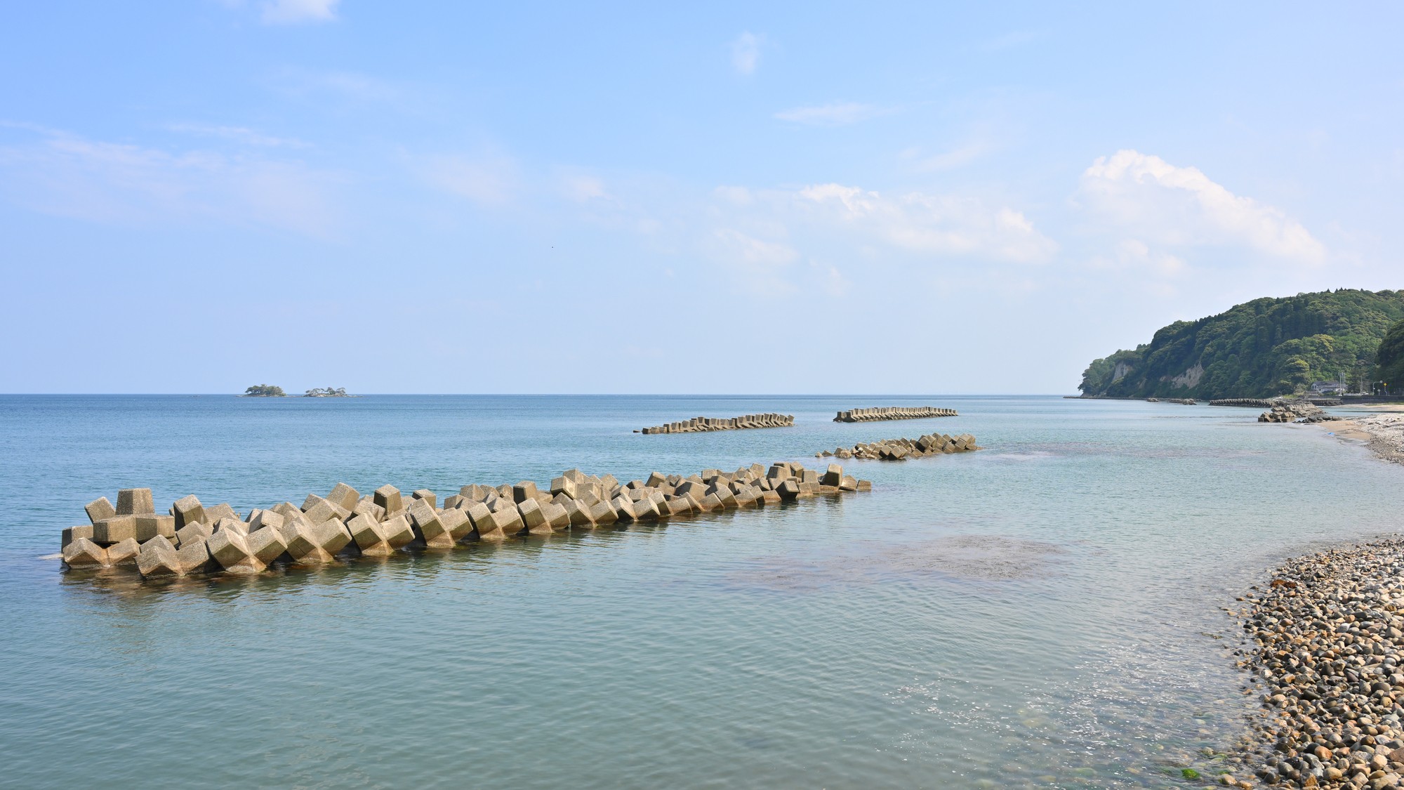 【全ての客室から広がる雄大な富山湾の絶景】徒歩で砂浜まで行くことができますので散策に最適です