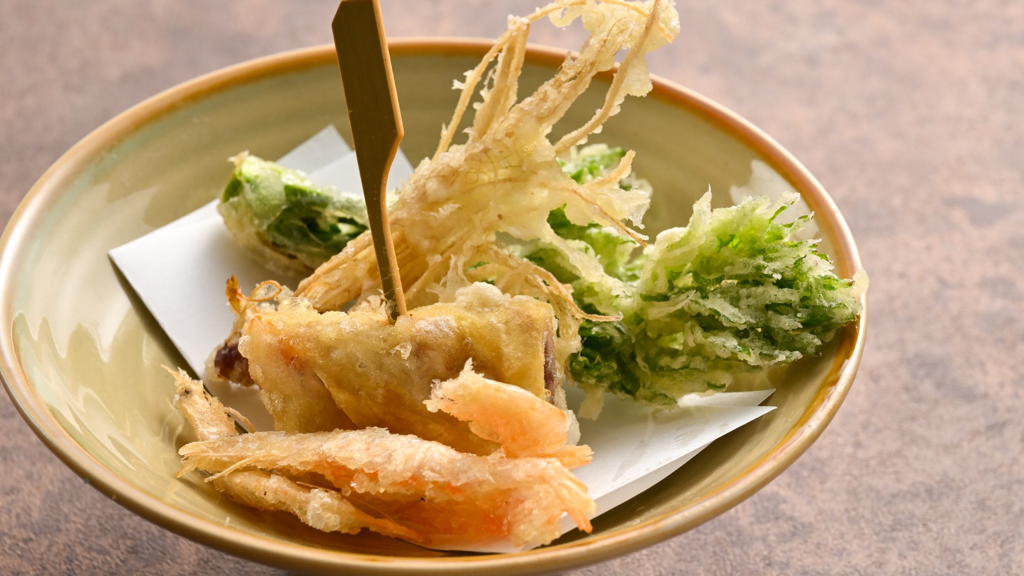 【料理一例】蛍烏賊の東寺揚げ、山菜の天ぷら