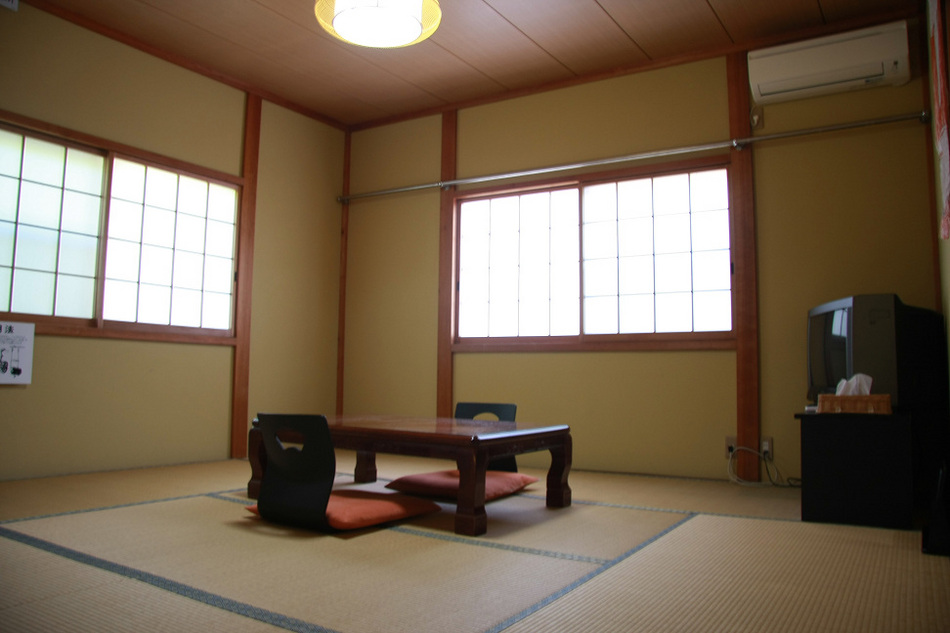 角のお部屋でくつろげる♪日差し良好なお部屋