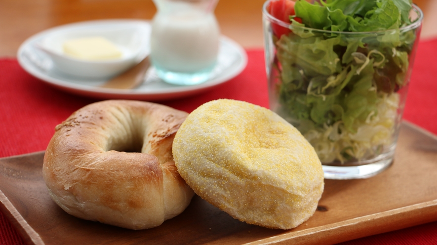 朝食＿パンは那須で有名なクローチェのパンを使用！
