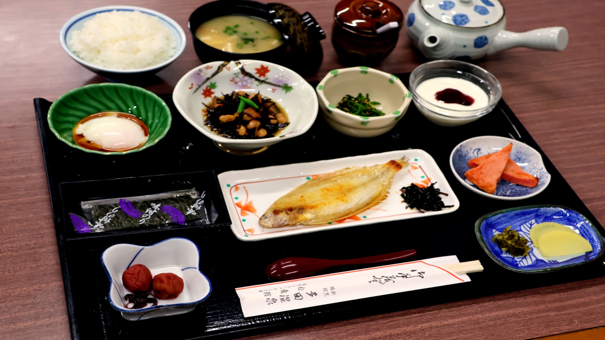 【朝食一例】定食スタイルでご提供いたします。