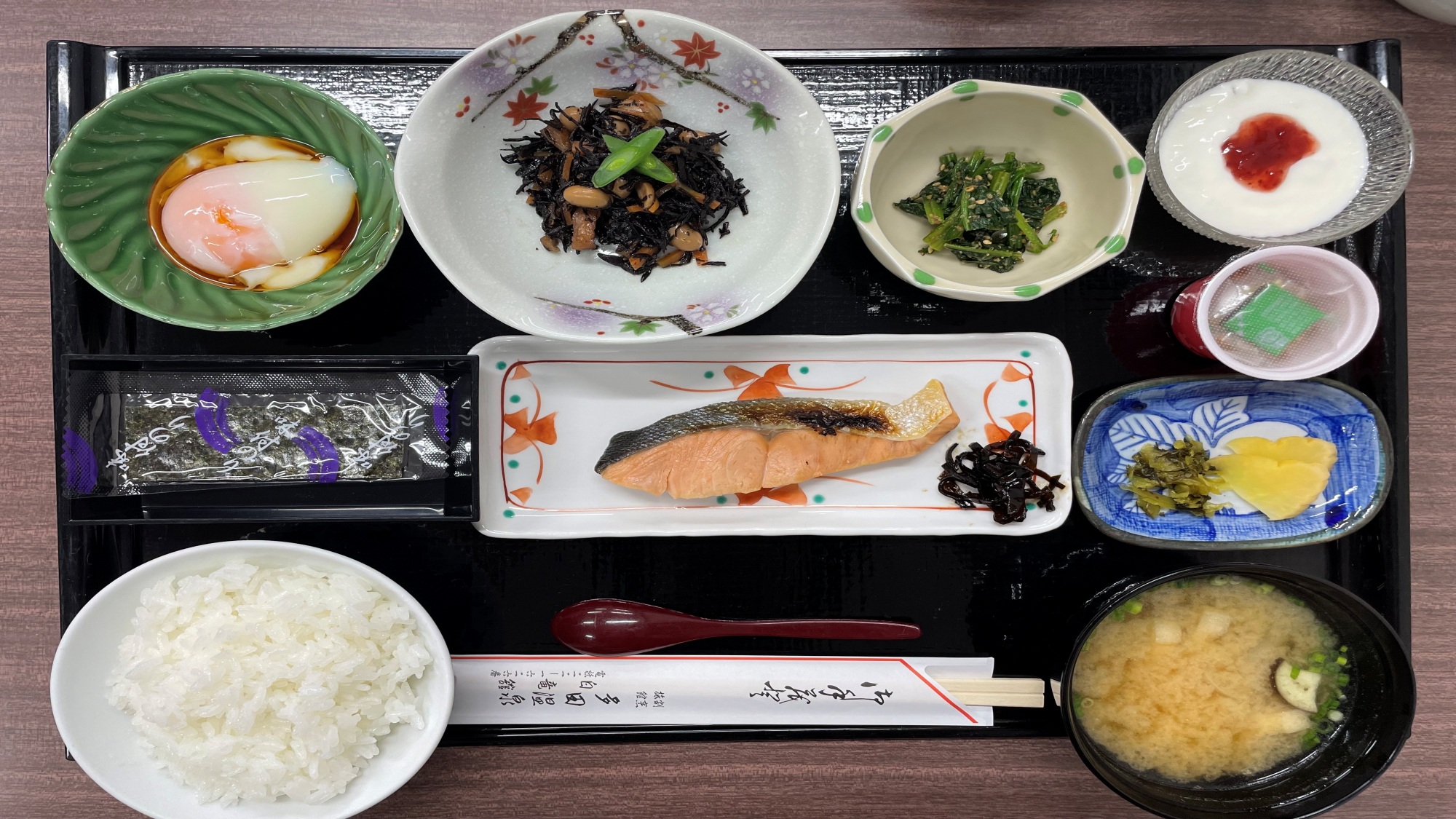 【朝食一例】地元の特産品を使用しております。