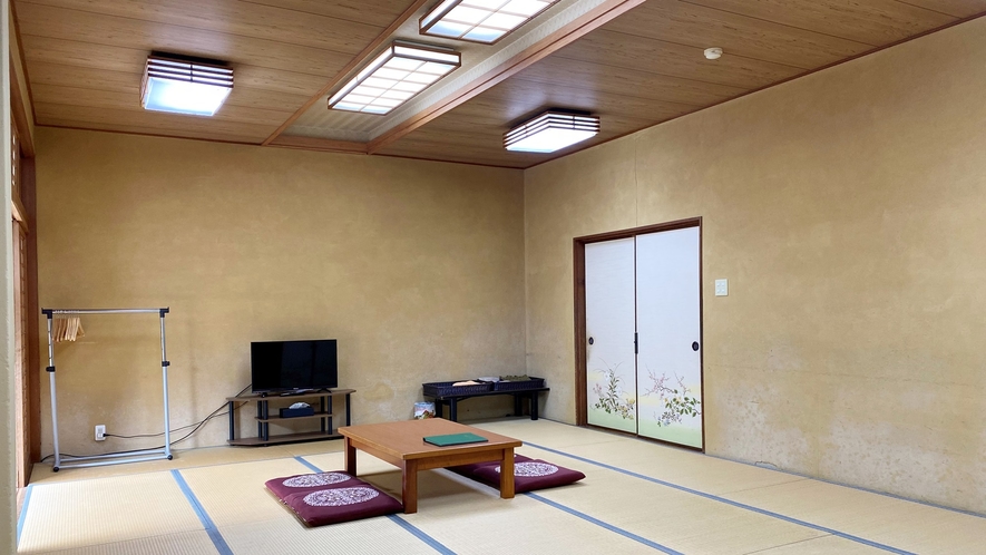 【和室一例】和室20畳(トイレなし/禁煙)。当館で一番広いお部屋！純和風の落ち着いた佇まいの客室。