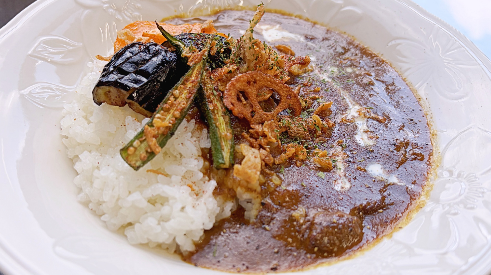 水曜日はカレーの日！揚げ物・刺身・サラダ・御味噌汁が付きます。