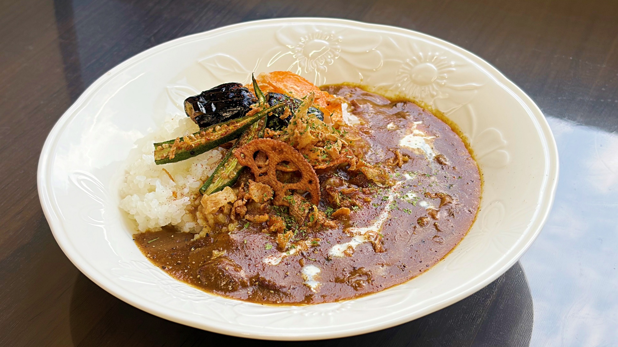 水曜日はカレーの日！揚げ物・刺身・サラダ・御味噌汁が付きます。