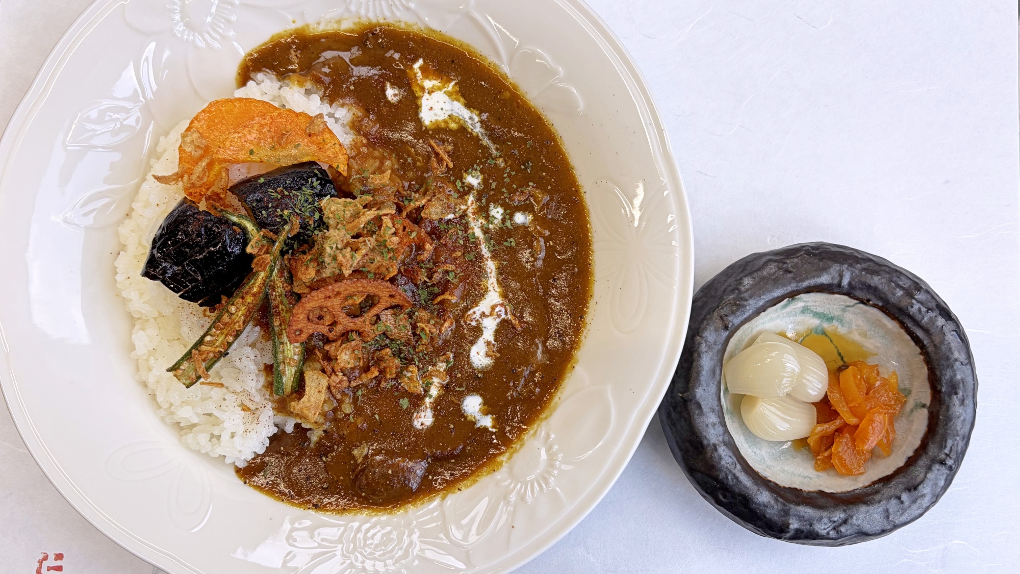 水曜日はカレーの日！揚げ物・刺身・サラダ・御味噌汁が付きます。