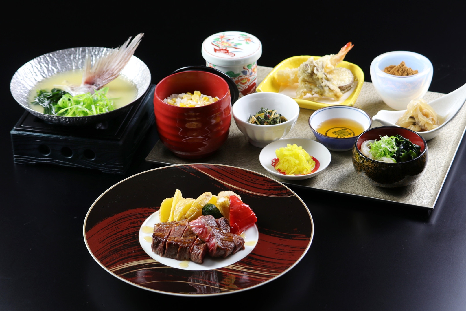 【1泊2食付】ご夕食は阿波牛・寿司・骨付き鶏からメインを選べる特製夏御膳＜ご夕食18：00＞