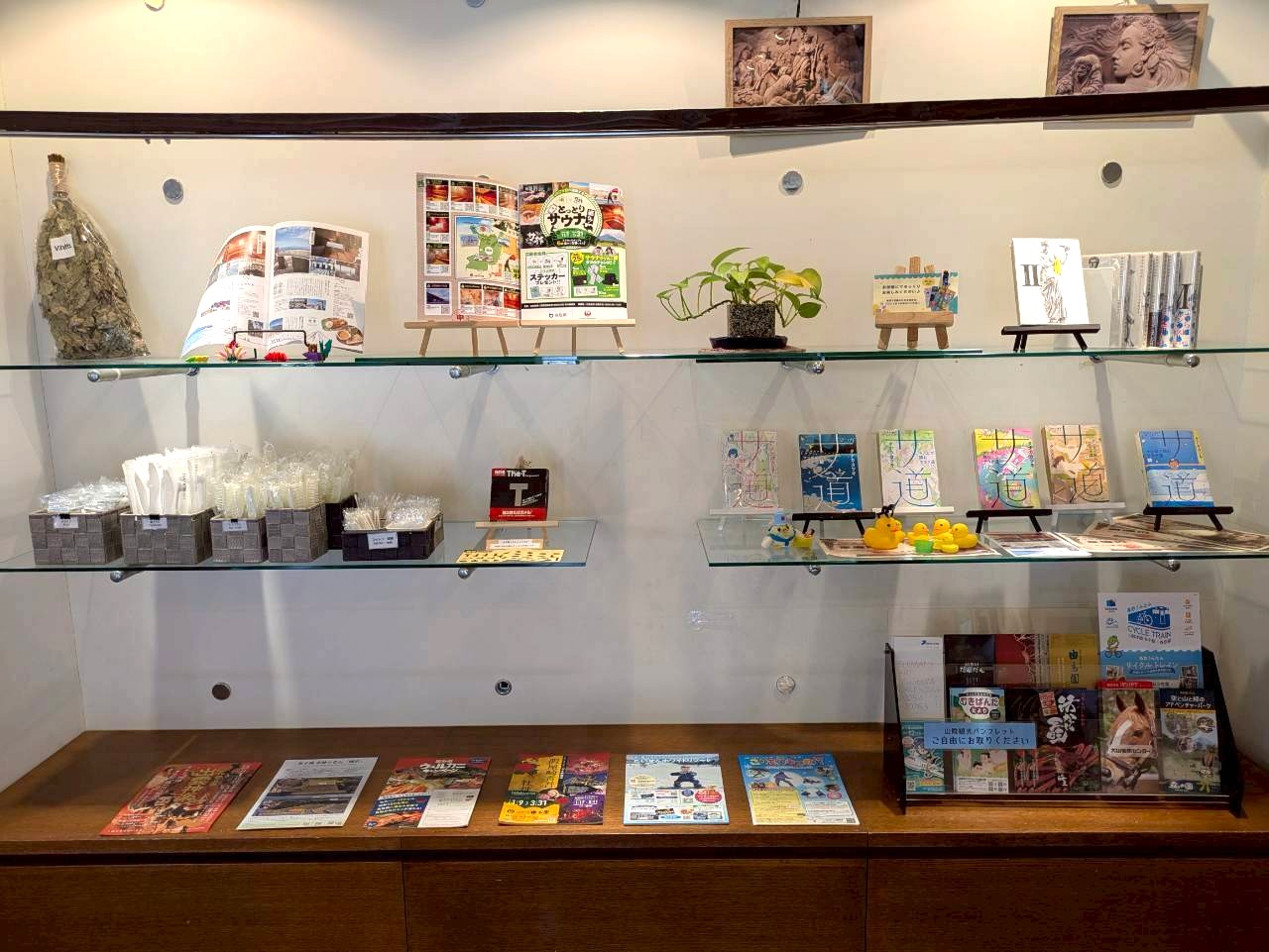 ホテルフロント横