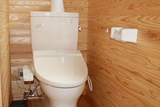 ログハウス内トイレ