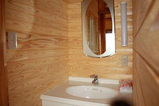 ログハウス内洗面所