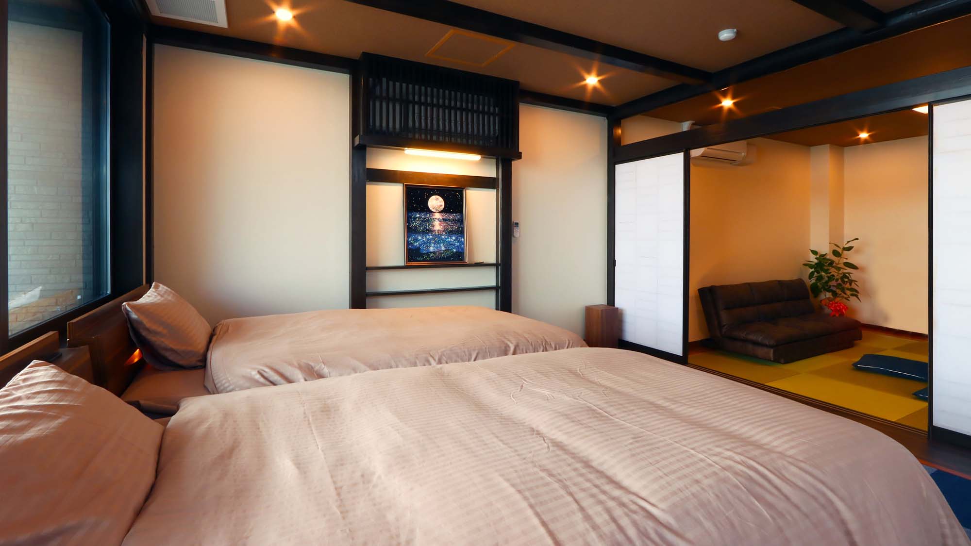 【朝日】ゆったりサイズのベッドルームは眠りにこだわったマットレスです。